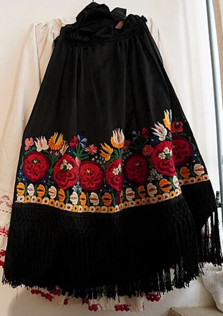 Broderie hongroise 2026 : Kalocsa et Matyó, motifs folkloriques