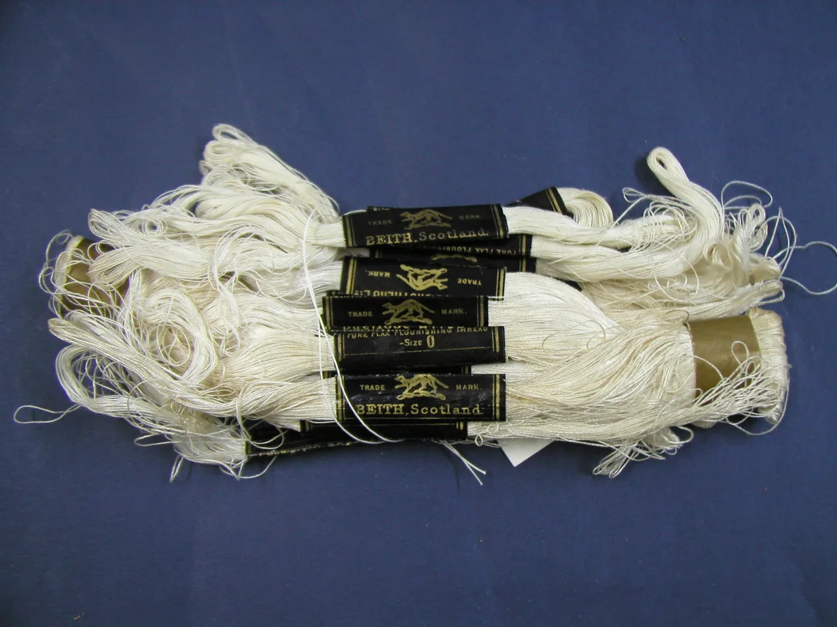 Écheveaux de fils de soie utilisés traditionnellement pour la broderie suzani