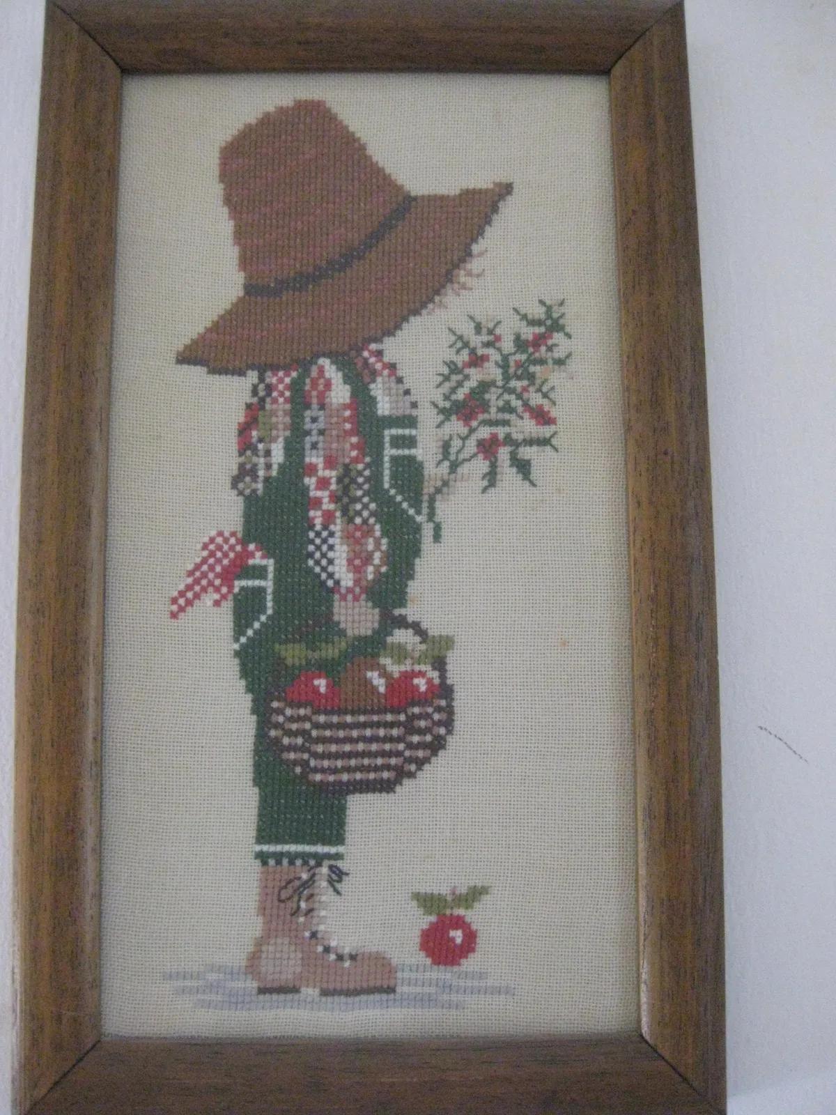 Broderie point de croix encadrée montrant une couverture homogène obtenue avec le bon nombre de brins