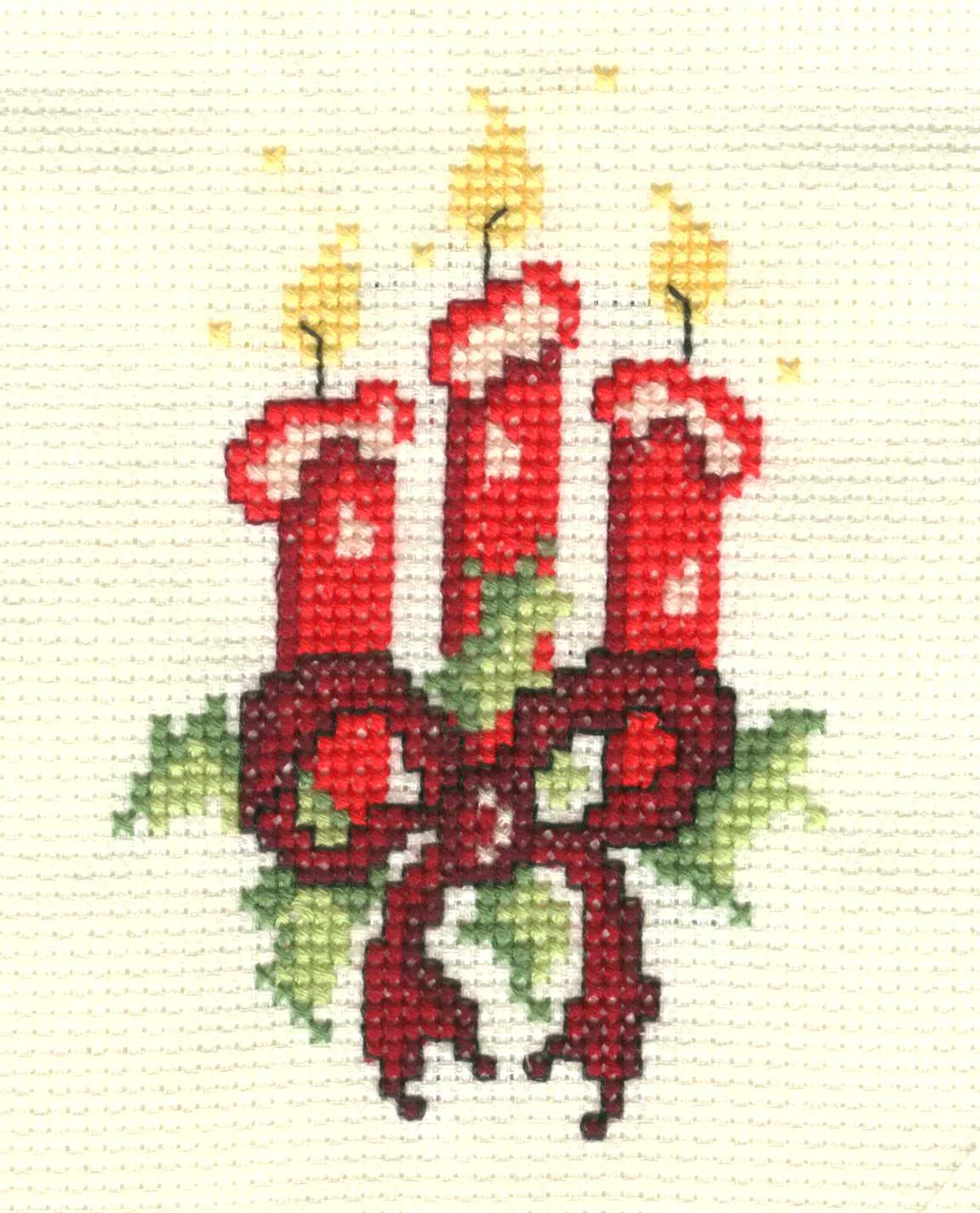 Broderie point de croix représentant trois bougies de Noël avec houx — motif traditionnel sur toile Aida