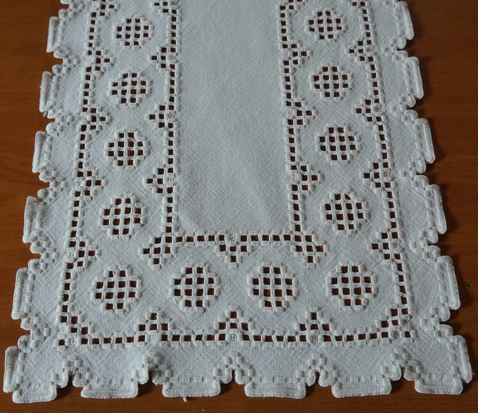 Hardanger 2026 : broderie norvégienne en fils retirés pour débuter