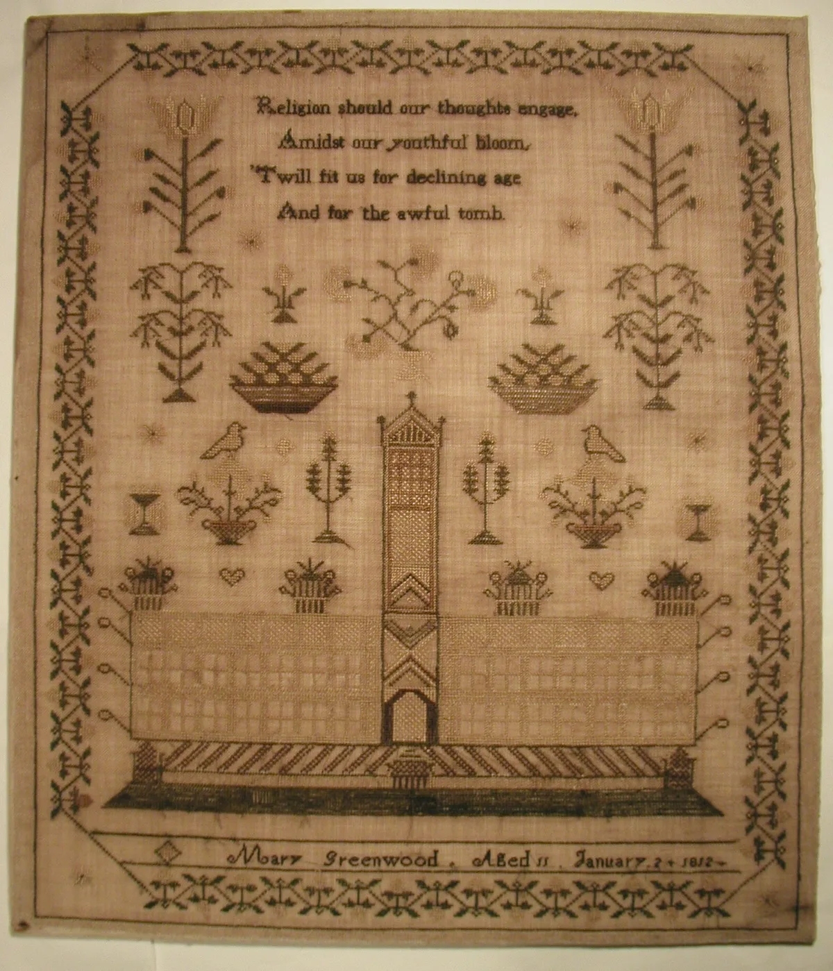 Sampler anglais de 1812 brodé par Mary Greenwood, signé avec son nom, son âge et la date sur la bordure inférieure