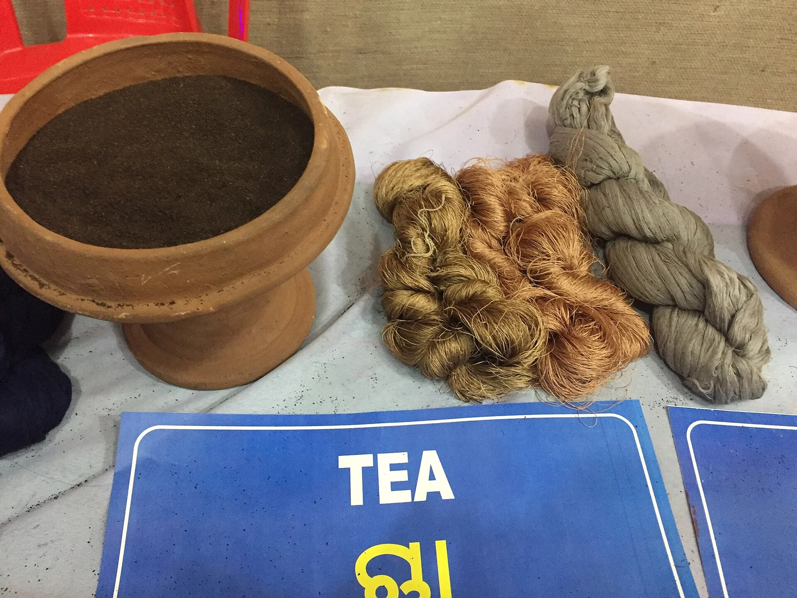 Teindre sa toile au thé ou au café 2026 : un effet vintage réussi